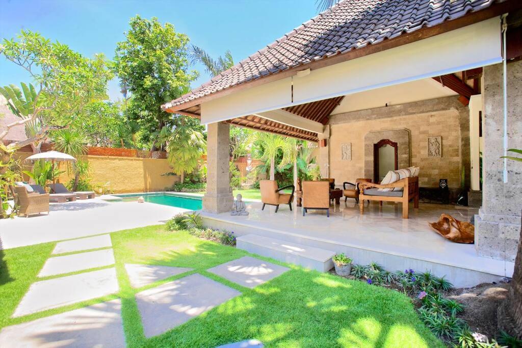 Tropical Oasis, Villa Mimba Sanur Esterno foto