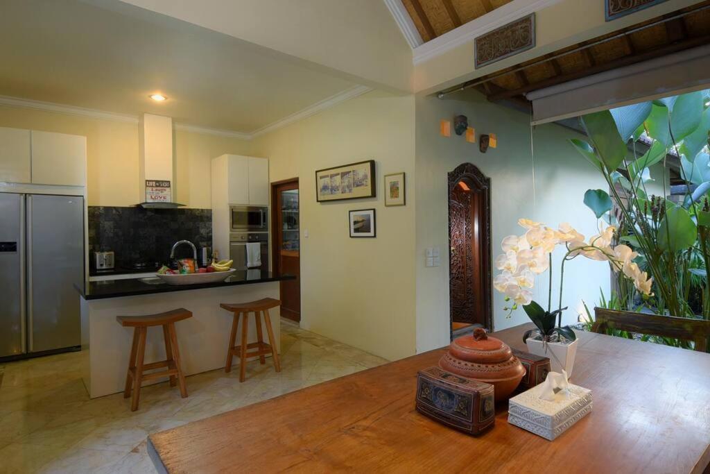 Tropical Oasis, Villa Mimba Sanur Esterno foto