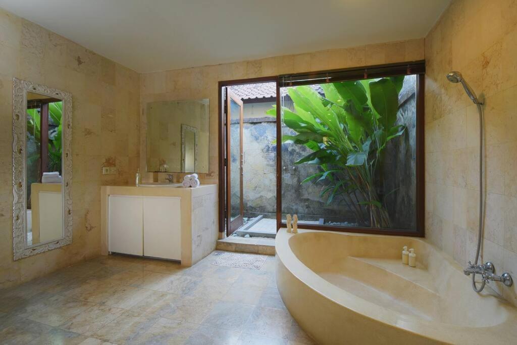 Tropical Oasis, Villa Mimba Sanur Esterno foto