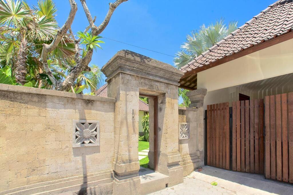 Tropical Oasis, Villa Mimba Sanur Esterno foto